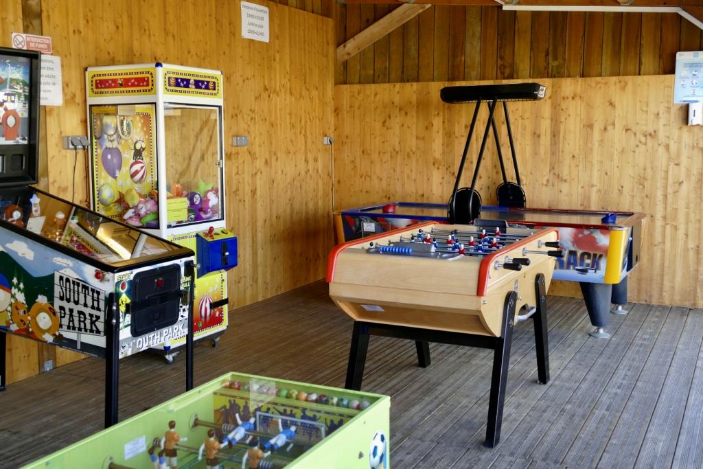 salle-jeux-camping-ile-oleron-les-floralies-charente-maritime
