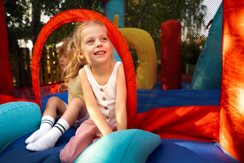 camping-famille-ile-oleron-les-floralies-parc-de-jeux